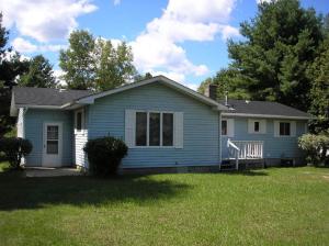 3740 E Shore Dr, Stanton, MI 48888 photo 3