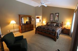 121 Fox Point Ct NE, Ada, MI 49301 photo 12