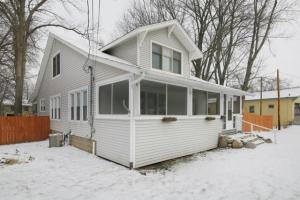 156 E Michigan Ave, Three Rivers, MI 49093 photo 2