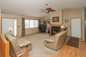 11 Heron Ct, Plainwell, MI 49080 photo 2