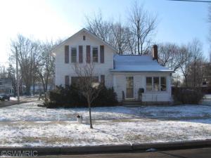 617 E Broadway St, Three Rivers, MI 49093 photo 1