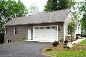 8460 Longleaf Dr SE, Ada, MI 49301 photo 2
