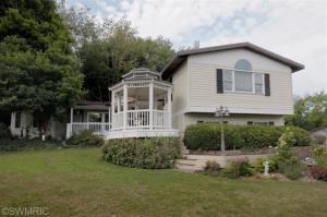854 10th St, Plainwell, MI 49080 photo 1