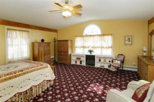 854 10th St, Plainwell, MI 49080 photo 9