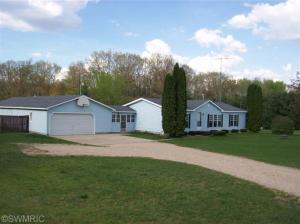 1423 E 136th St, Grant, MI 49327 photo 1