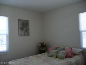 1031 Lowe Dr, Marshall, MI 49068 photo 3