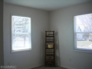 1031 Lowe Dr, Marshall, MI 49068 photo 4