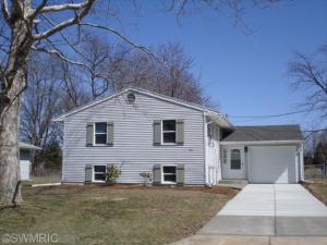 1031 Lowe Dr, Marshall, MI 49068 photo 1