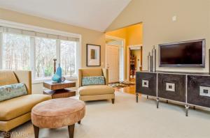 9060 Conservancy Dr NE, Ada, MI 49301 photo 6