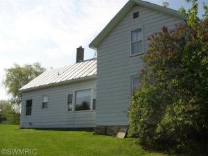 1322 N Osborn Ave, White Cloud, MI 49349 photo 2