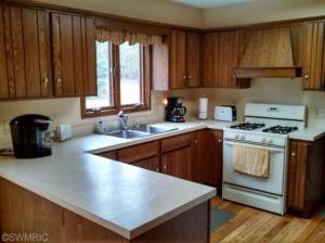 718 Willow Ave, Big Rapids, MI 49307 photo 4