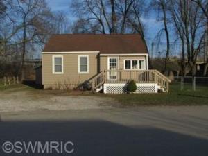 306 Maple St, Spring Lake, MI 49456 photo 1