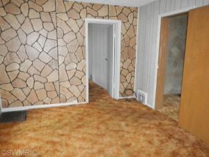 319 Spruce St, Big Rapids, MI 49307 photo 2