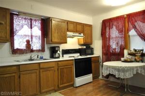 614 S Front St, Belding, MI 48809 photo 2