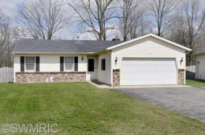 1173 106th Ave, Plainwell, MI 49080 photo 2