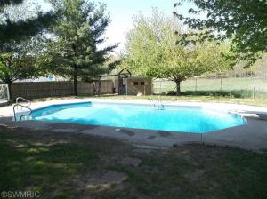 809 Bradford Dr, Belding, MI 48809 photo 3