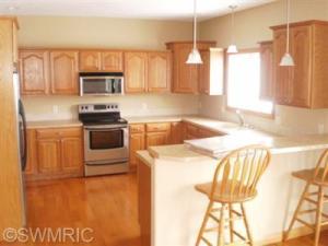 595 Kellogg, Ionia, MI 48846 photo 2