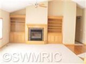 595 Kellogg, Ionia, MI 48846 photo 3