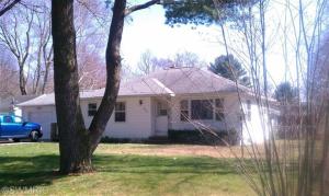 305 E Lewis St, Whitehall, MI 49461 photo 2