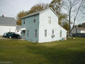 113 Sycamore St, Three Oaks, MI 49128 photo 2