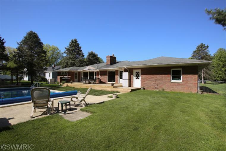 834 Thomas, Plainwell, MI 49080 photo 23