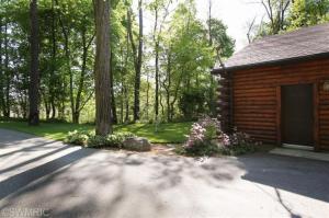 98 106th Ave, Plainwell, MI 49080 photo 4
