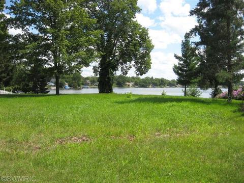 631 Maple St, Colon, MI 49040 photo 2