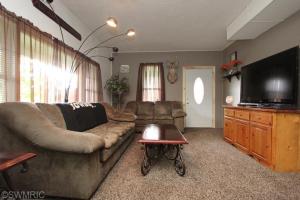403 E Ann St, Belding, MI 48809 photo 2