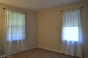 622 Harrison St, Belding, MI 48809 photo 4