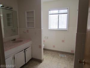 8379 Oak Point Dr, Jackson, MI 49201 photo 6