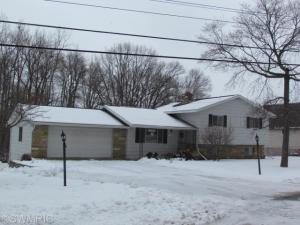 8379 Oak Point Dr, Jackson, MI 49201 photo 1