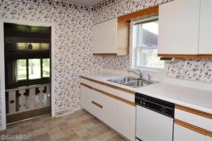 828 E Michigan Ave, Marshall, MI 49068 photo 5