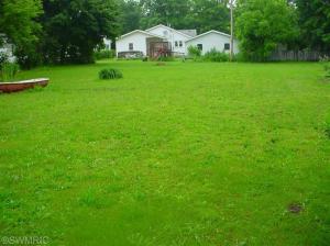 136 James St W, Lawrence, MI 49064 photo 2