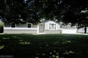 56826 Bow Dr, Three Rivers, MI 49093 photo 2