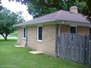 509 6th St, Plainwell, MI 49080 photo 4