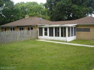 509 6th St, Plainwell, MI 49080 photo 3