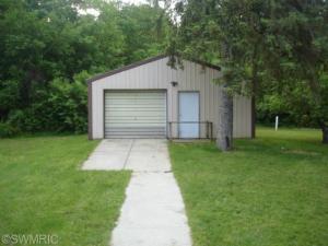 509 6th St, Plainwell, MI 49080 photo 2