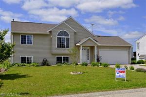 225 Pineview Dr, Belding, MI 48809 photo 1