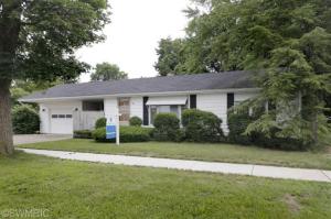 819 Maple St, Three Rivers, MI 49093 photo 1