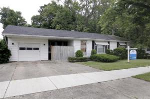 819 Maple St, Three Rivers, MI 49093 photo 2