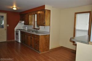 909 S Bridge St, Belding, MI 48809 photo 5