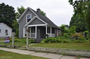 909 S Bridge St, Belding, MI 48809 photo 1
