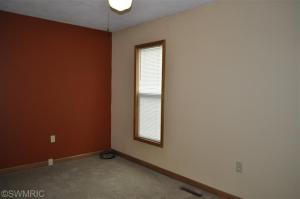 909 S Bridge St, Belding, MI 48809 photo 11