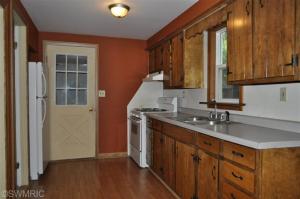 909 S Bridge St, Belding, MI 48809 photo 6