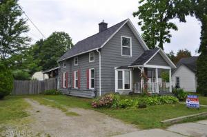 909 S Bridge St, Belding, MI 48809 photo 3