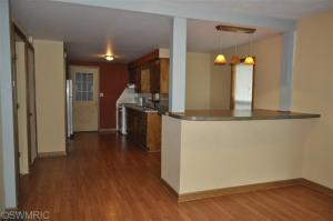 909 S Bridge St, Belding, MI 48809 photo 4