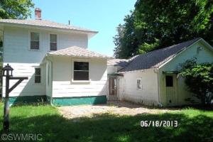 157 W 1st Ave, Plainwell, MI 49080 photo 2