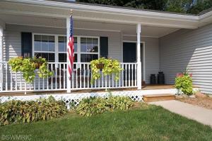 1207 Comstock Dr, Marshall, MI 49068 photo 2