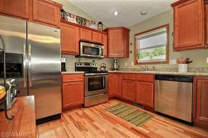 1207 Comstock Dr, Marshall, MI 49068 photo 8