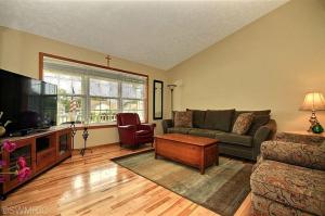 1207 Comstock Dr, Marshall, MI 49068 photo 5